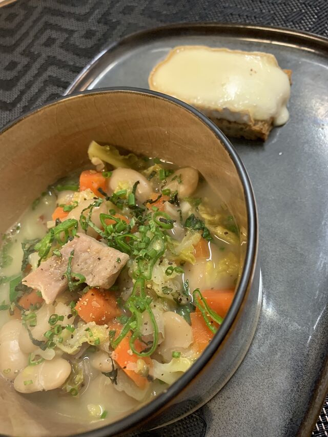 La Fameuse Soupe Corse et son Fromage Fondant sur Toast
