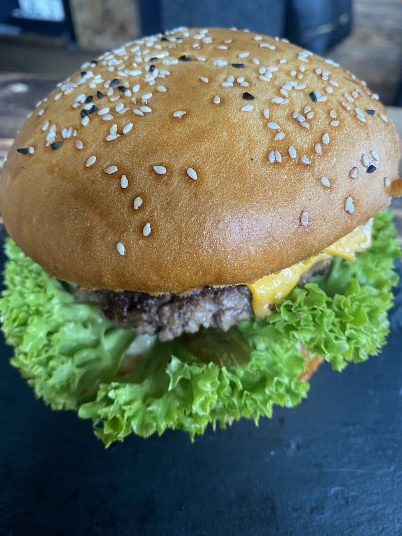 Burger Ser na oponie