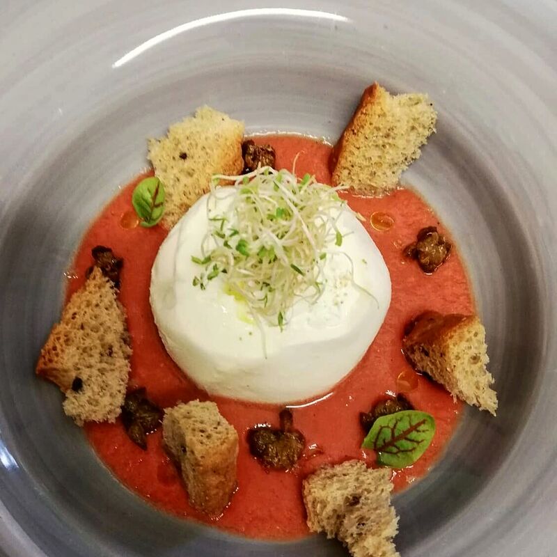 Burratina con gazpacho di pomodoro