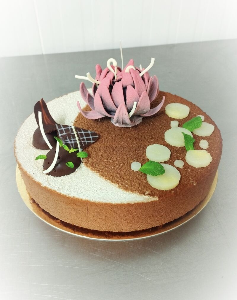 Entremets poires, chocolat et praliné