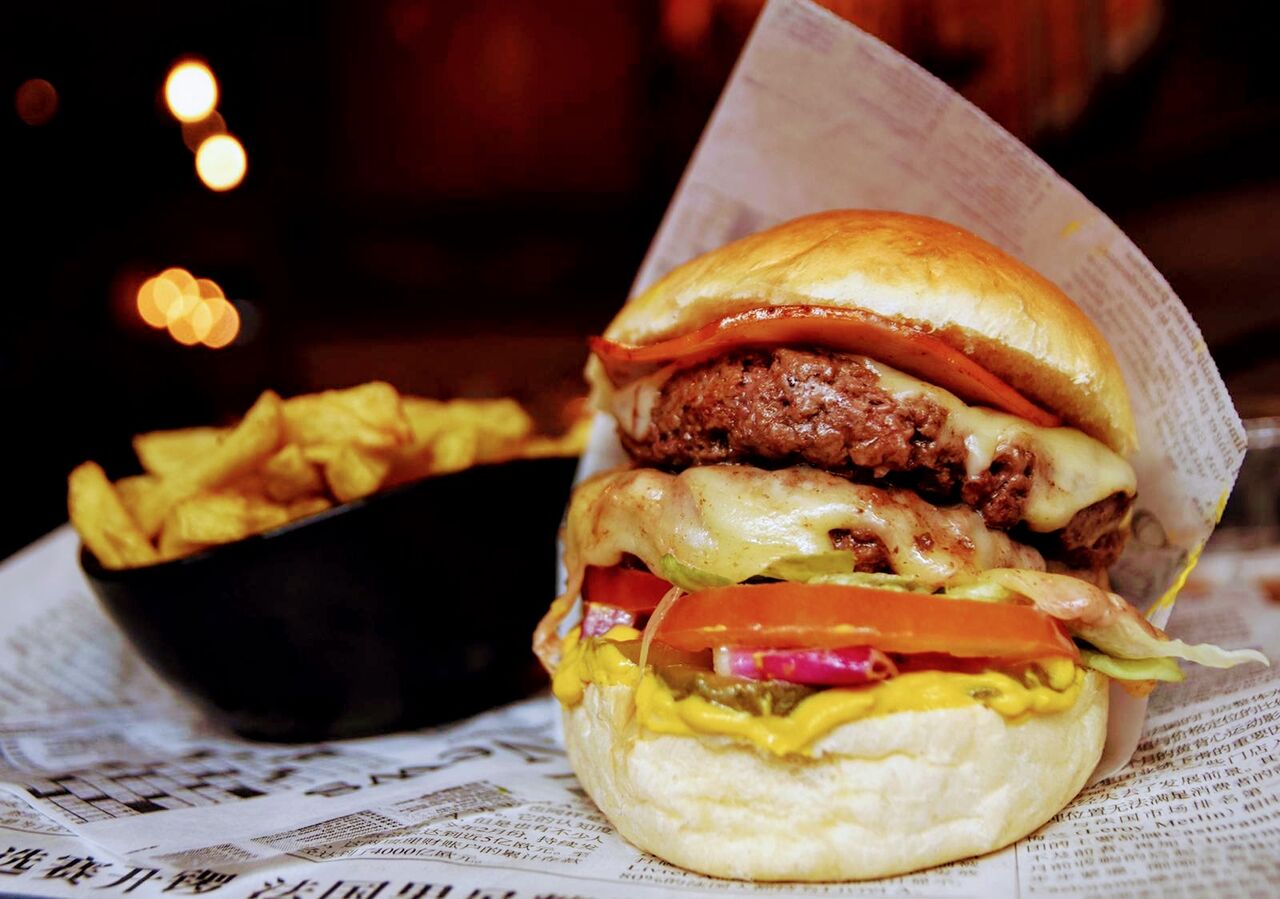 Notre burger au petit brooklyn à déguster sur place ou à emporter 