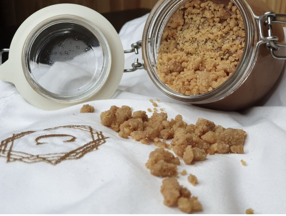 Deliciosa mousse chocolate com crumble 