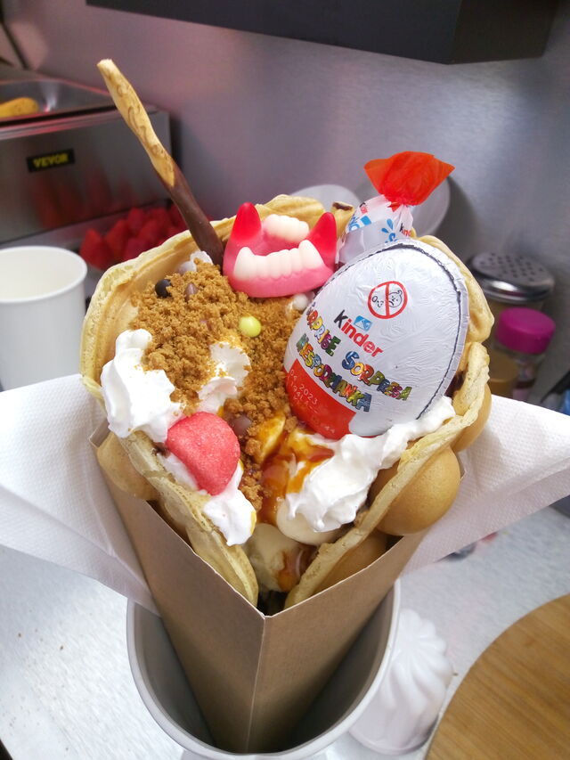 Bubble Waffle Kinder Surprise
