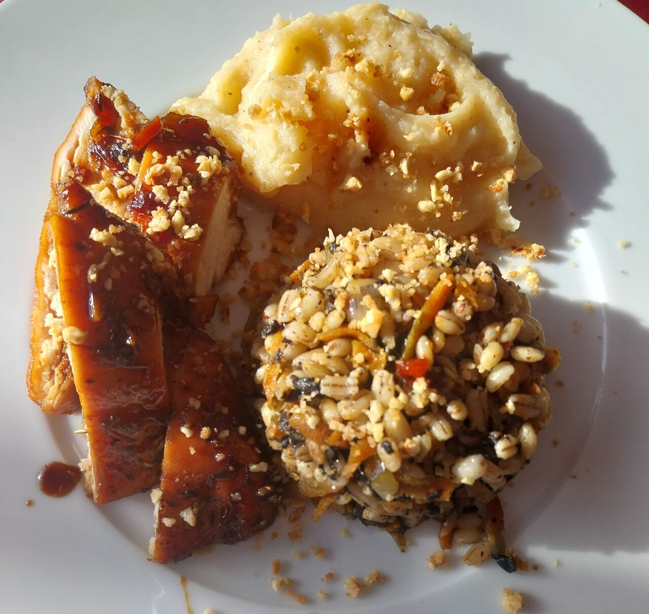 Poulet laqué au miel, purée de coings, kasha d'orge perlé 