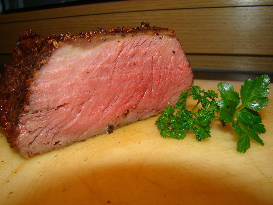 Roastbeef, medium gesmokt mit 75 Grad im Kern, butterweich!