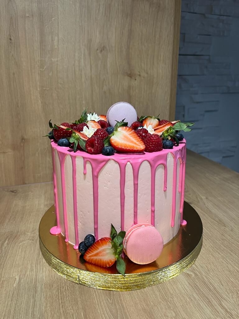 Tort owoce + makaroniki