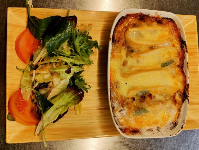 Tartiflette avec sa salade