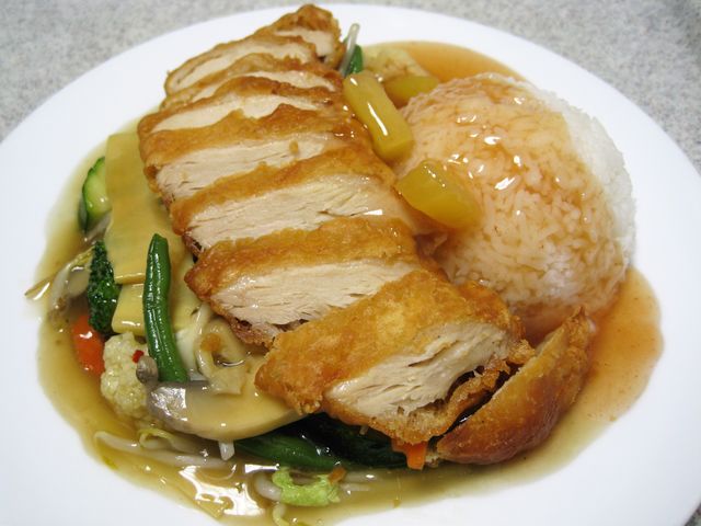 Knusprige Hühnerbrust mit Süß-Sauer-Sauce ( dazu Reis oder Nudeln)