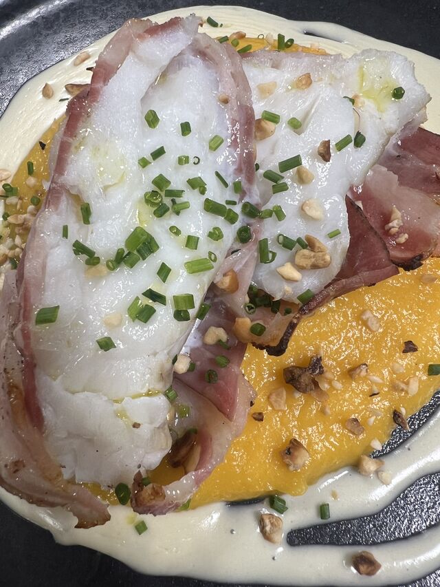 Le Dos de Cabillaud au Lard, Crème de Chaource, Mousseline de Butternut et Noisettes Torréfiées