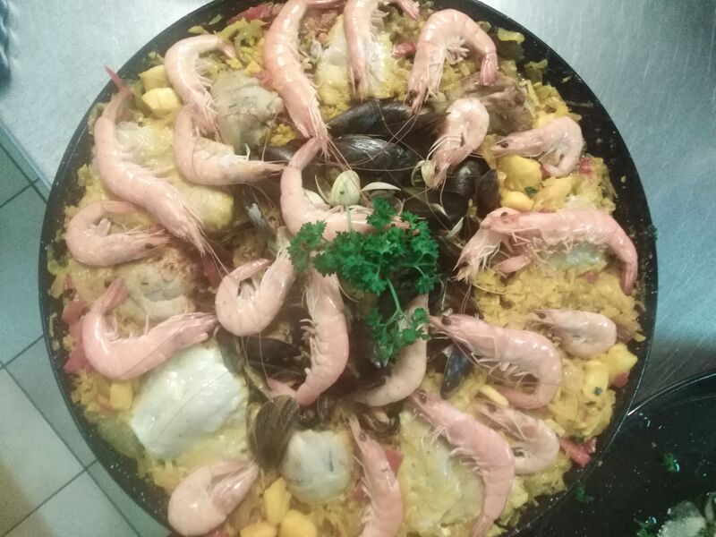 Paella mixte
(poisson poulet fruits de mer) 