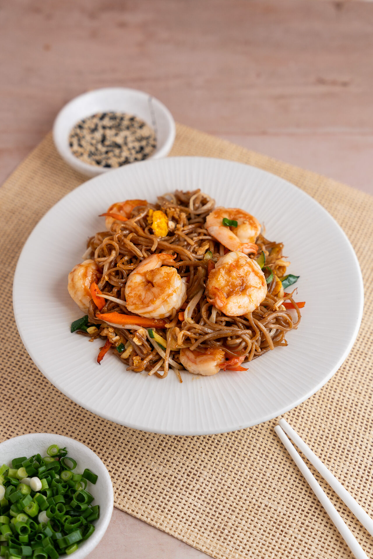 Spaghetti di Riso con Gamberi e Verdure