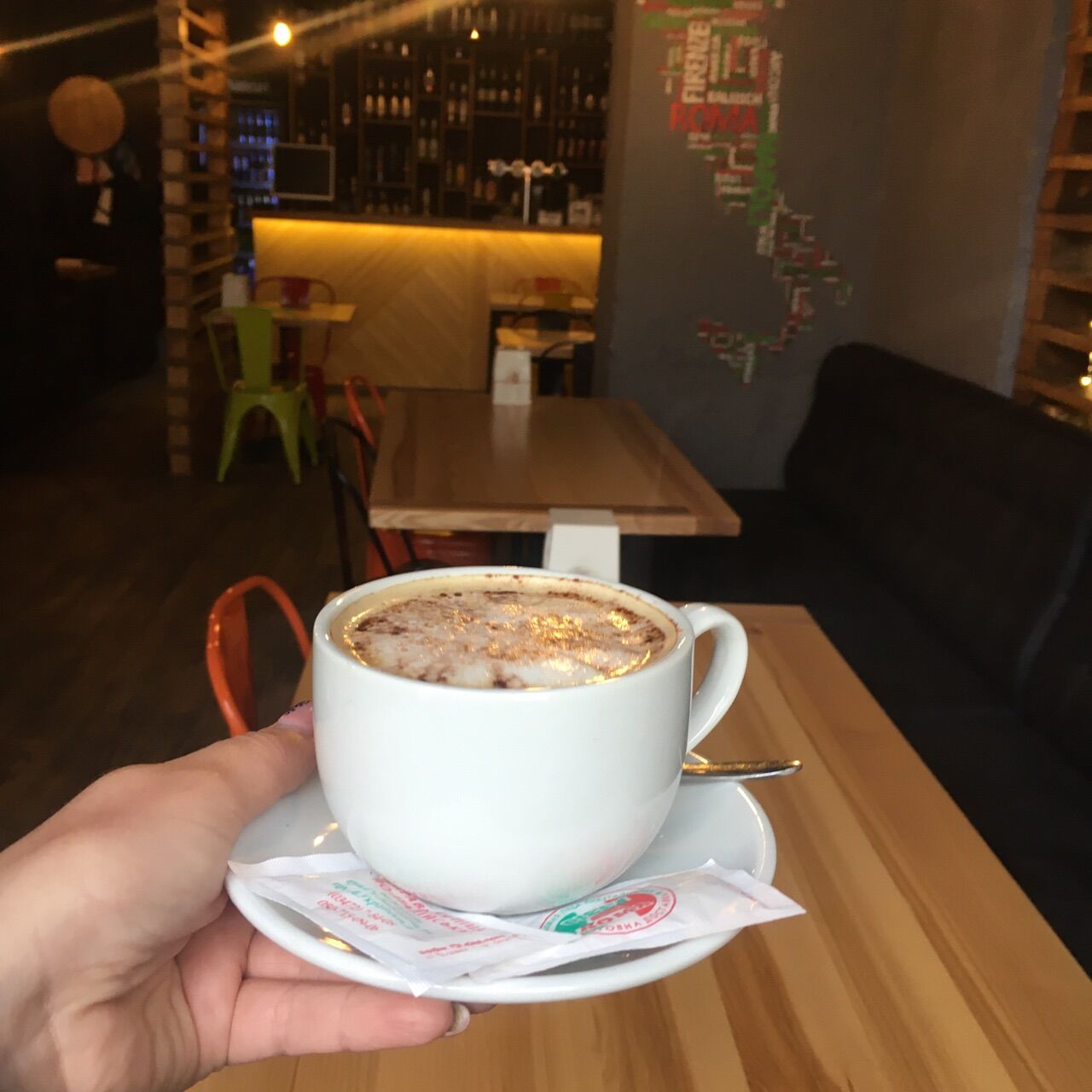 чашечка ніжного Капучіно в улюбленій PIZZA Roma, - життя дарить миті насолоди, не упусти можливість