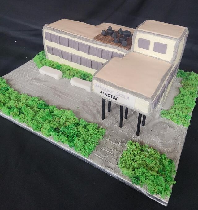 Firemní dort pro školu Jinotaj