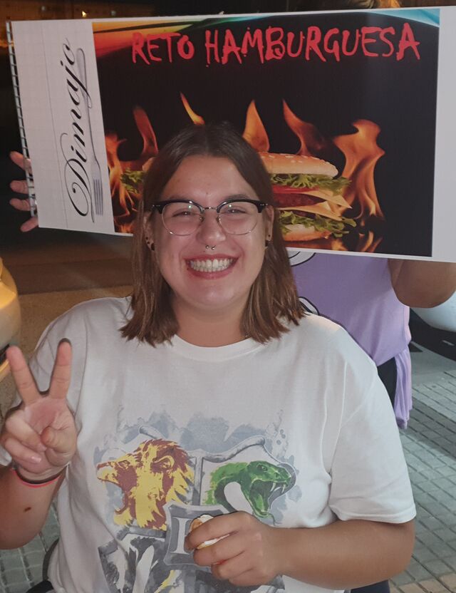 Primera ganadora de la Hamburguesa super picante. Felicidades ? 