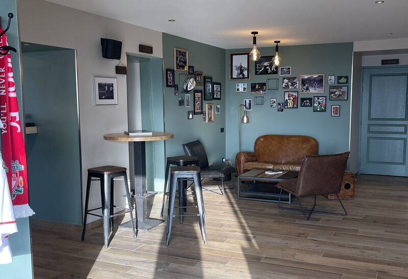 le coin salon de la grande salle