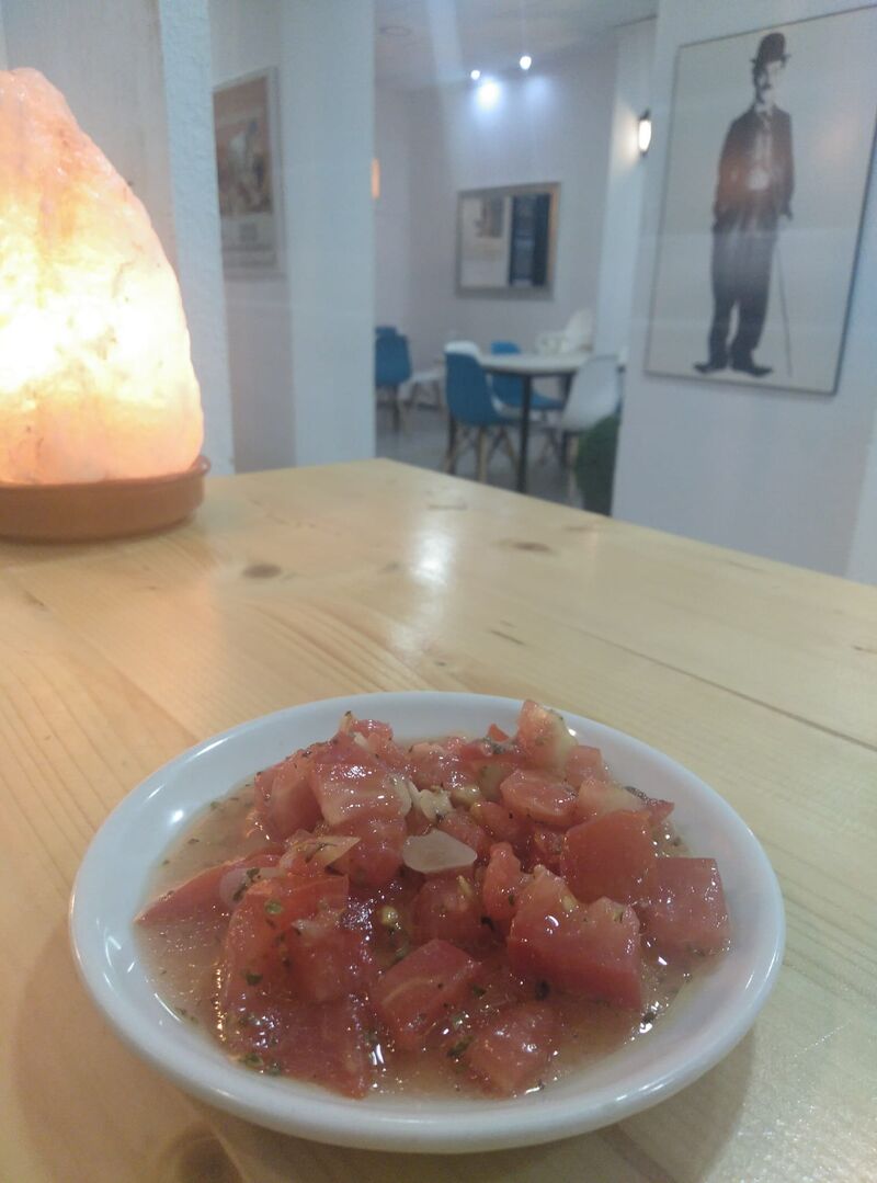 Promo 1€ Frío: Tomate Valenciano con Ajos, Vinagre de Jerez y Aceite de Oliva macerado en Romero
