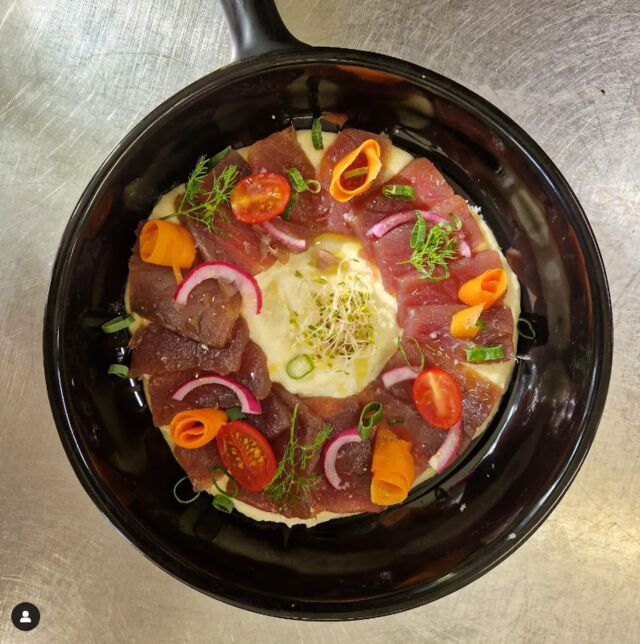 Sashimi de thon, crème de topinambour et huile de truffe