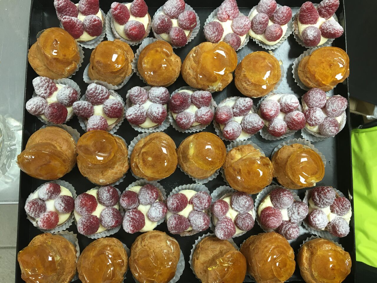 Plateau de mignardises ,sur commande pour vos fêtes et réceptions 