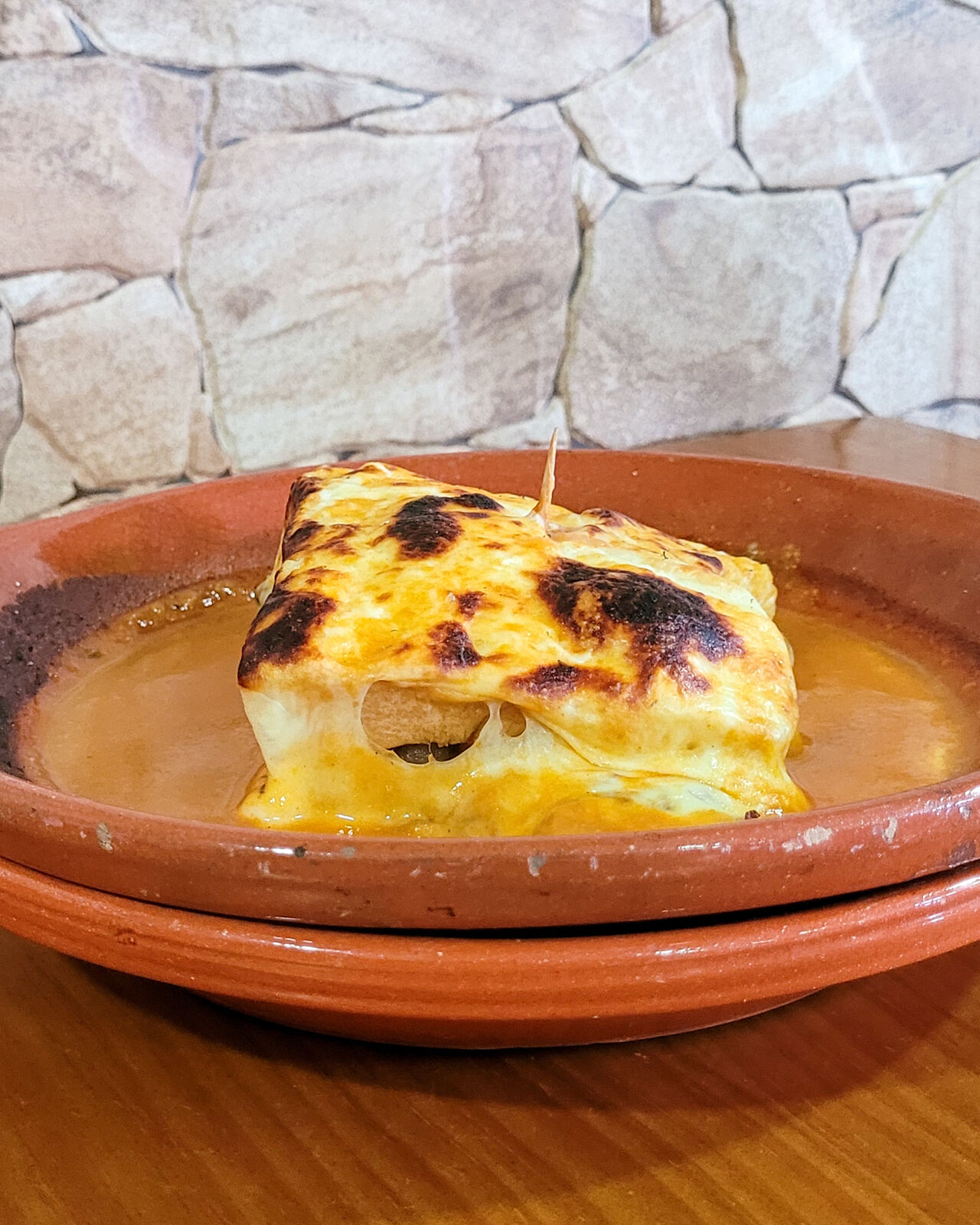 Francesinha em forno a lenha