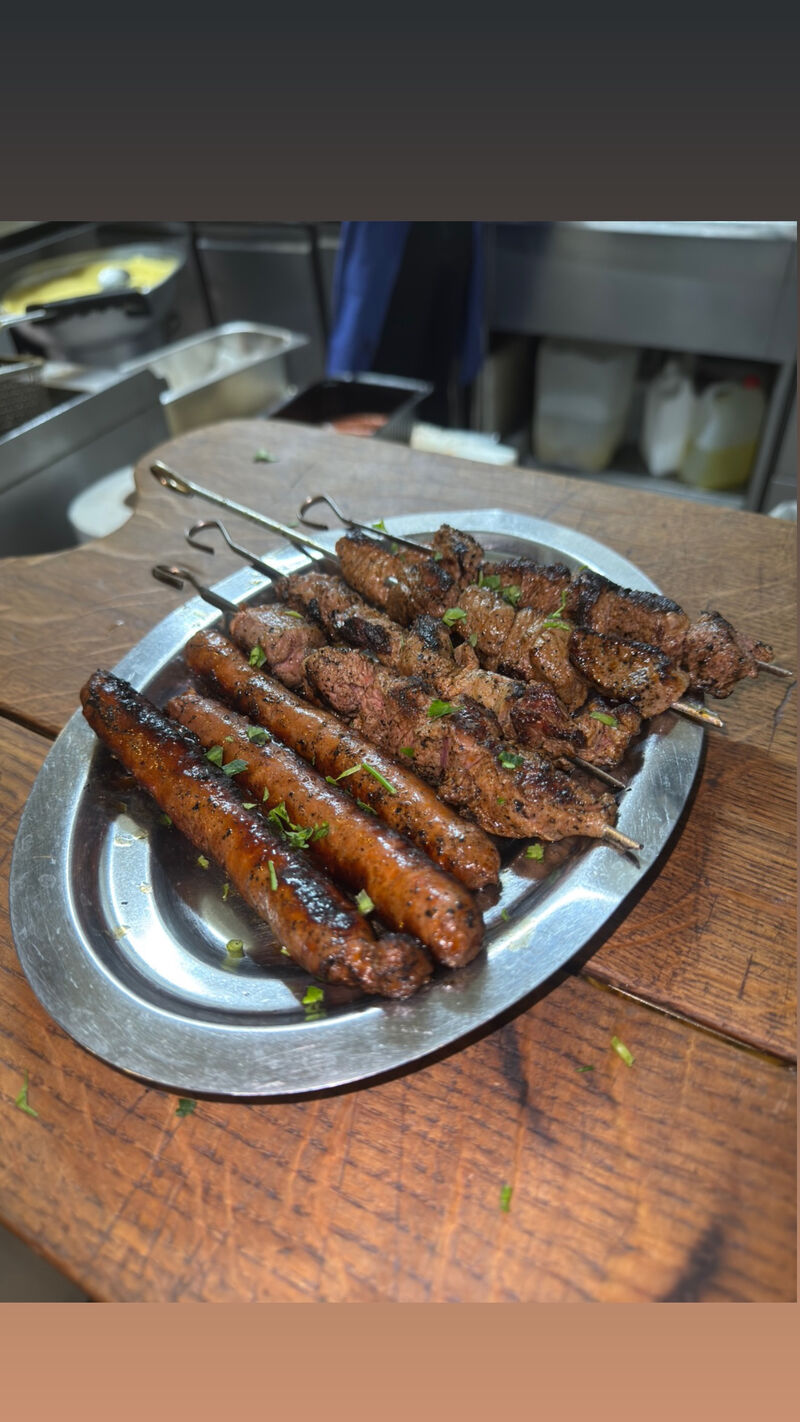 Brochettes d’agneau, merguez 