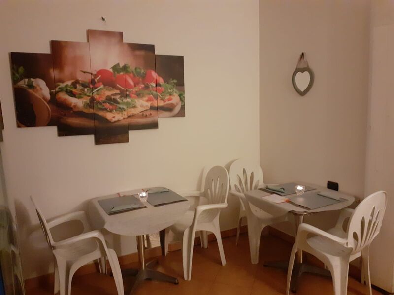 Pizzeria_il_peperoncino_pizza_tavola_calda_004