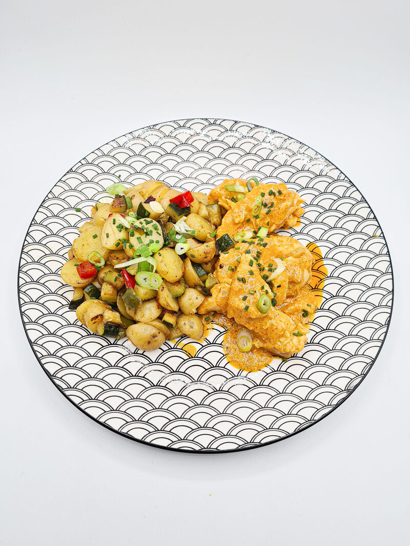 Poulet au tandoori et poêlée de pommes grenailles aux légumes ????