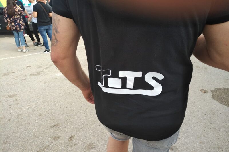 ¿A qué molan las camisetas para los directiv@s de la Agrupación de Fallas del Marítimo?