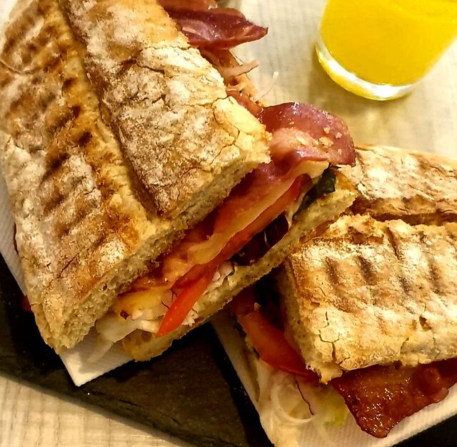 Bocata Chivito.