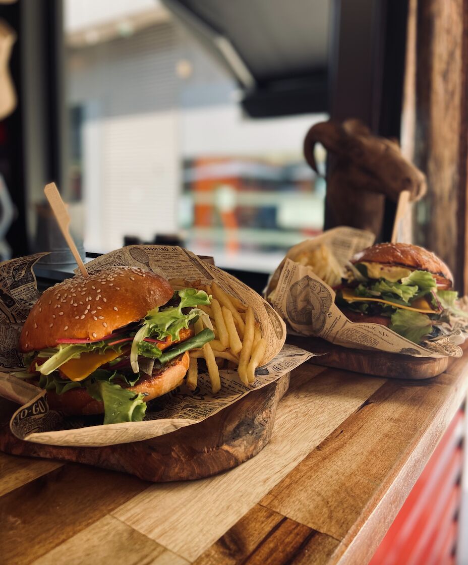 PLUS TU ES LOURD, PLUS TU ES DIFFICILE À KIDNAPPER..... PROTÈGE-TOI MANGE NOS BURGERS !