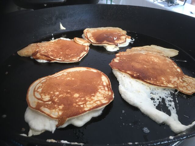 Kaiserschmarrn frisch im Biergarten zubereitet