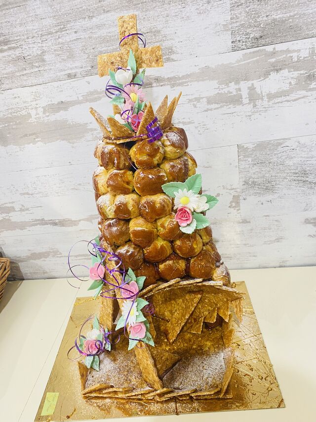 Église en choux nougatine 