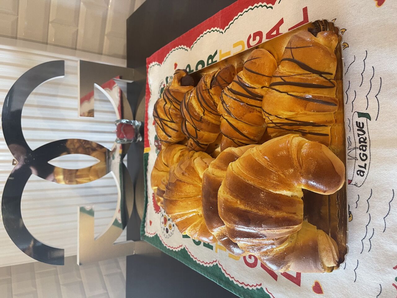 Croissant simple et croissant chocolat
