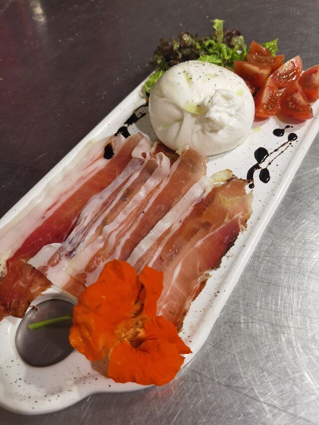 Ensalada de Burrata, lo mejor para un día de calor 