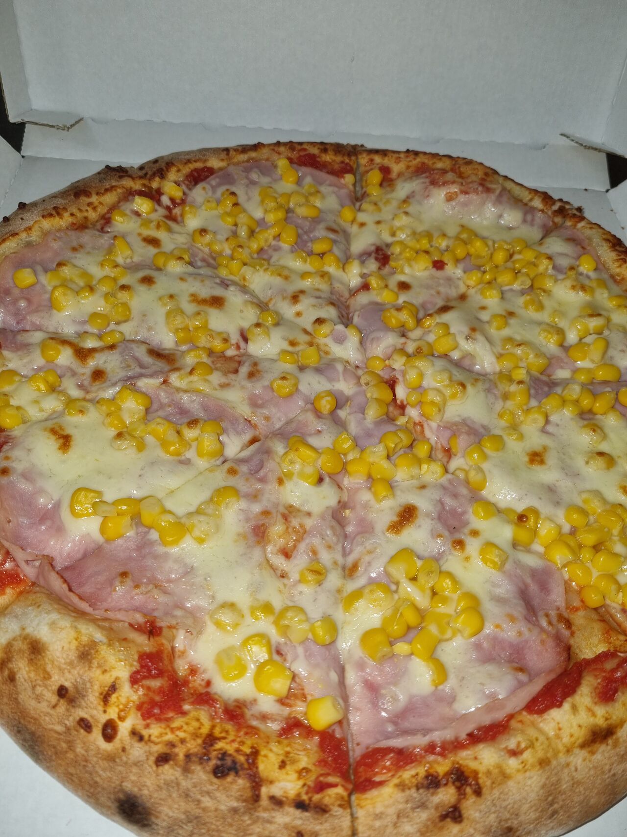 Šunková s kukuřicí pizza - 219.- Kč