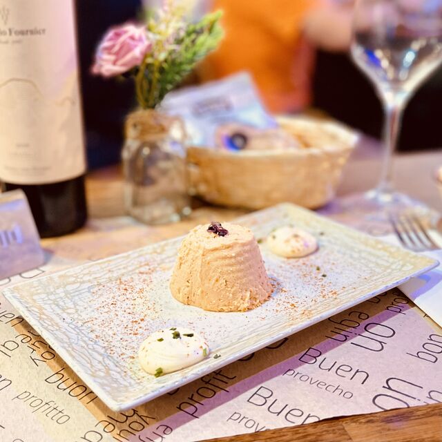 Paté de Cabracho casero con sus salsas y tostaditas de elaboración propia