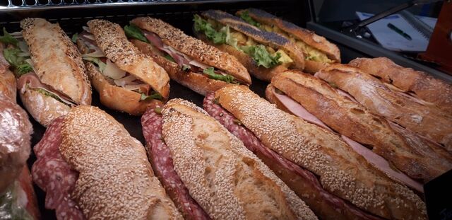 Nos sandwichs,Nos sandwichs,Entremets sablé Breton, mousse passion et coulis de fruits rouges,,,,,,,,,,,