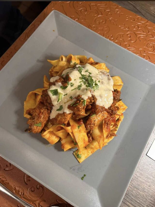Papardelle Bolognese mit Parmesancreme