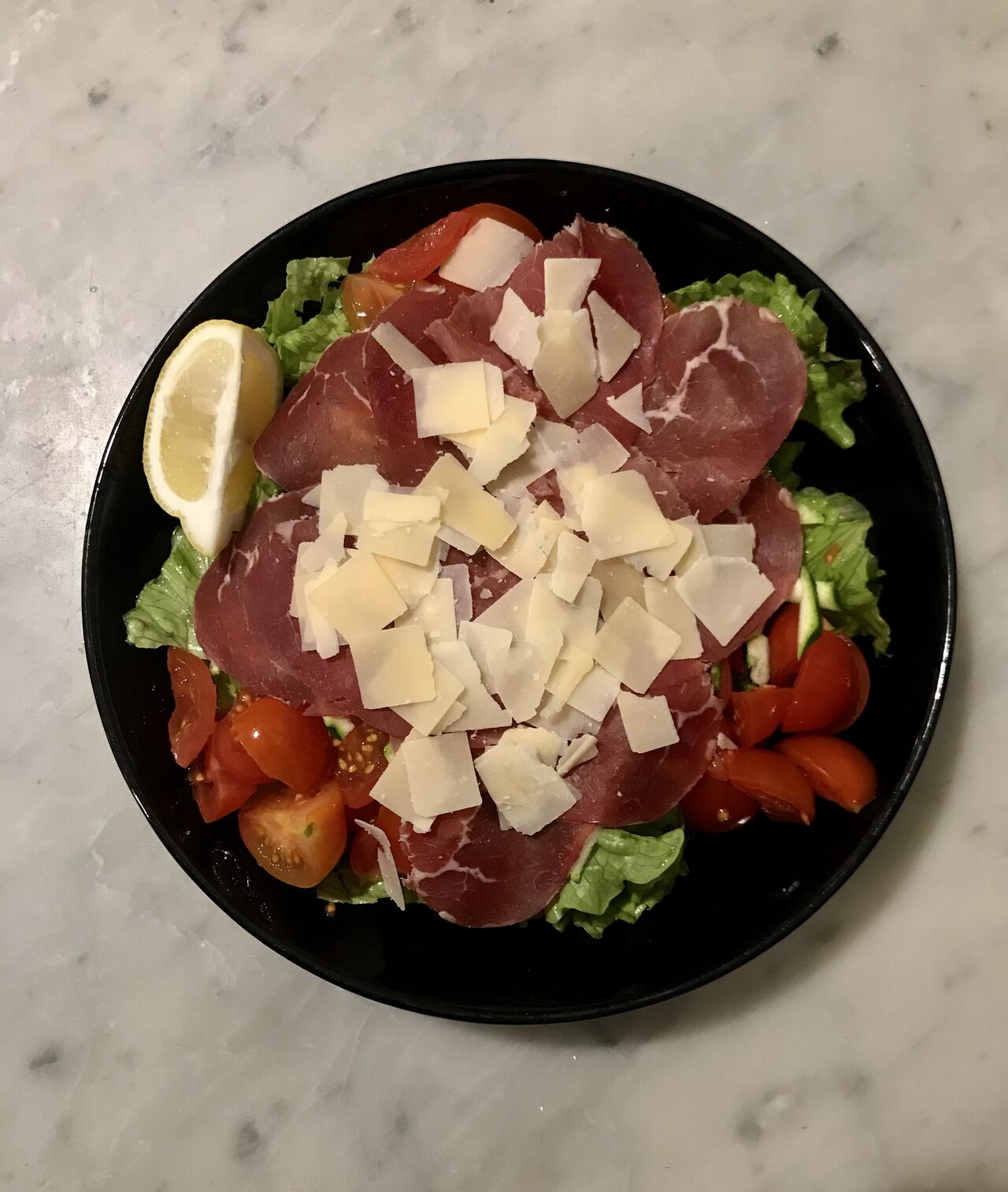 Insalata Valtellina:
Insalata ?
Pomodori ?
Bresaola
Zucchine
e grana ?