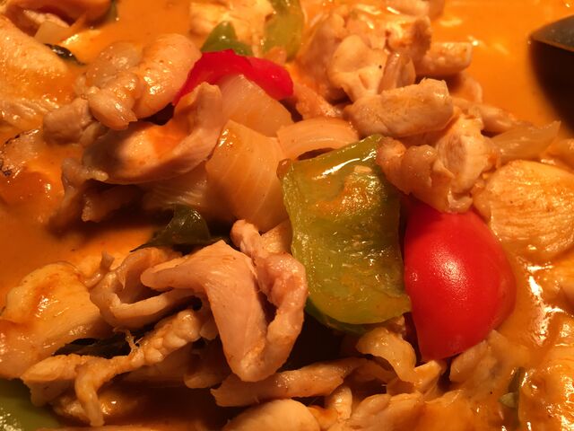 Poulet au curry o aux 5 épices ou au bamboo ou aux champignons noirs...