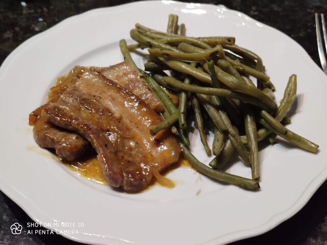 travers de porc accompagné de ces haricots 