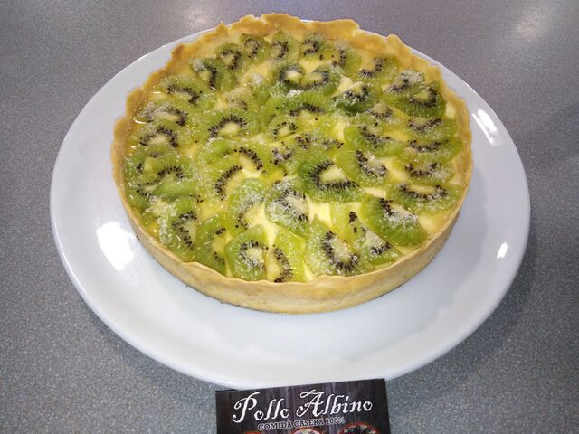 Tarta masa quebrada, con crema pastelera, kiwi y un poquito de almíbar ?