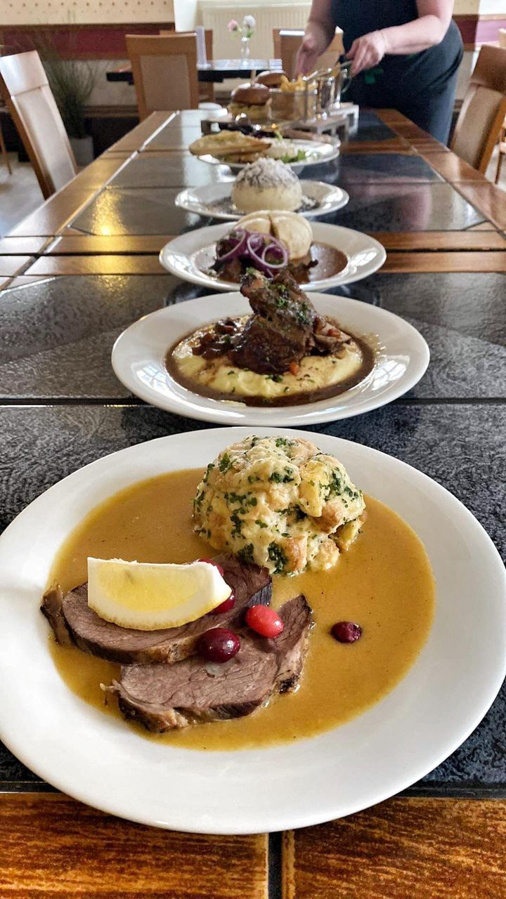 Svíčková na smetaně a domácí karlovarský knedlík