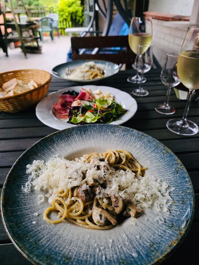 Fresh pasta s hříbky a bílým vínem