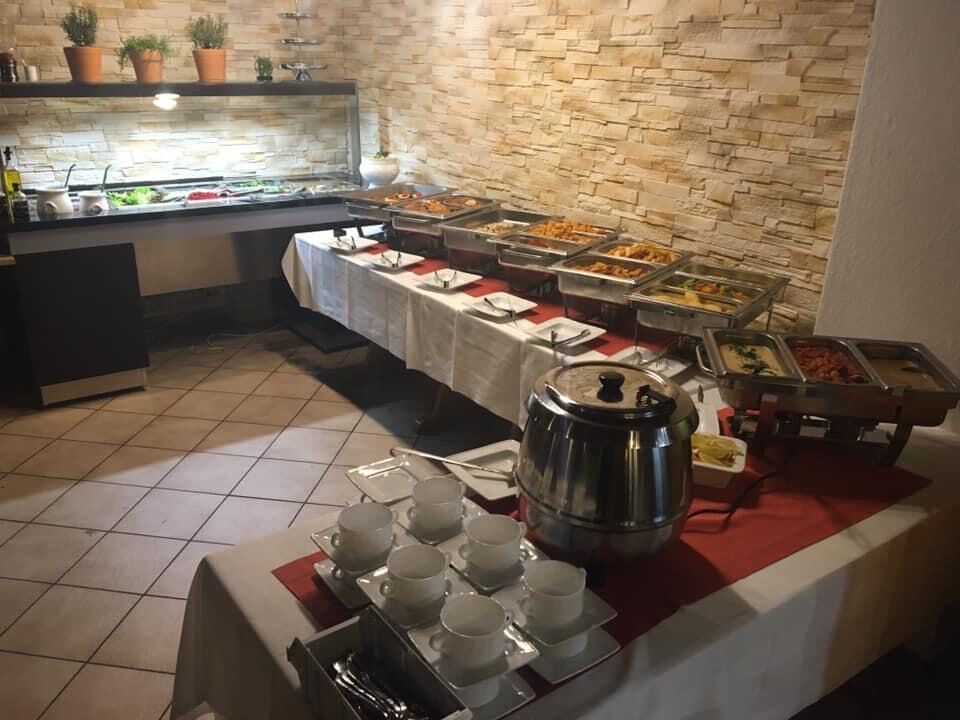 Büffet mit wechselnden Motto