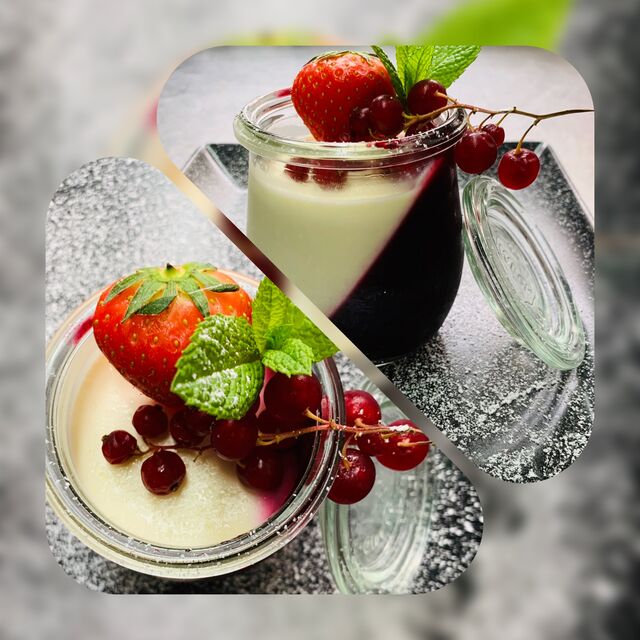 Selbstgemachte Panna Cotta/ Waldfruchtgelee