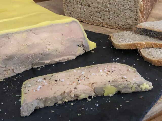 Foie gras mi-cuit et pain