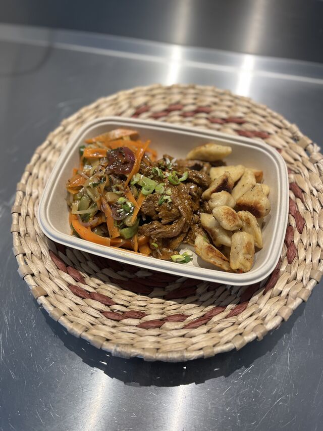 Sauté de bœuf, tagliatelles de légumes, gnocchis maison