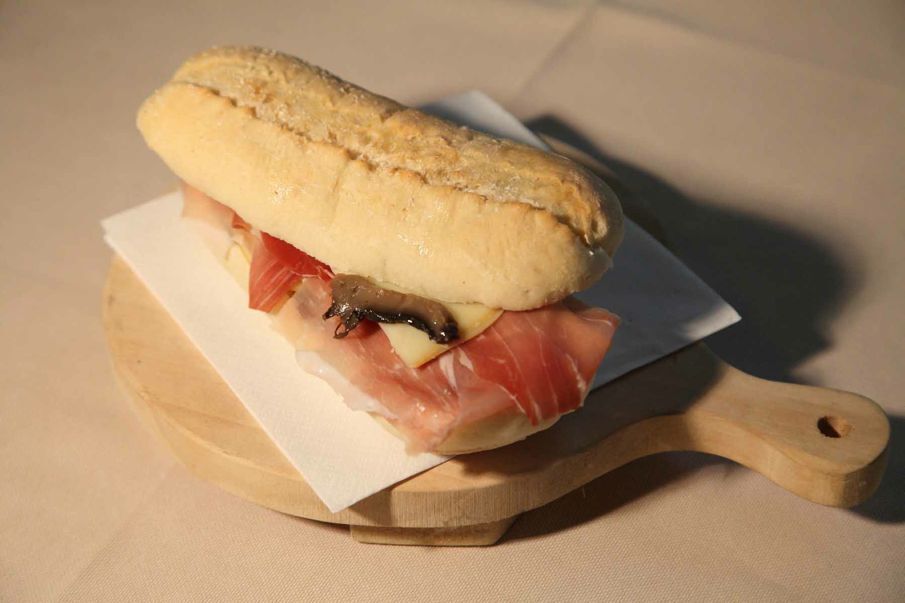 Panino speck e funghi