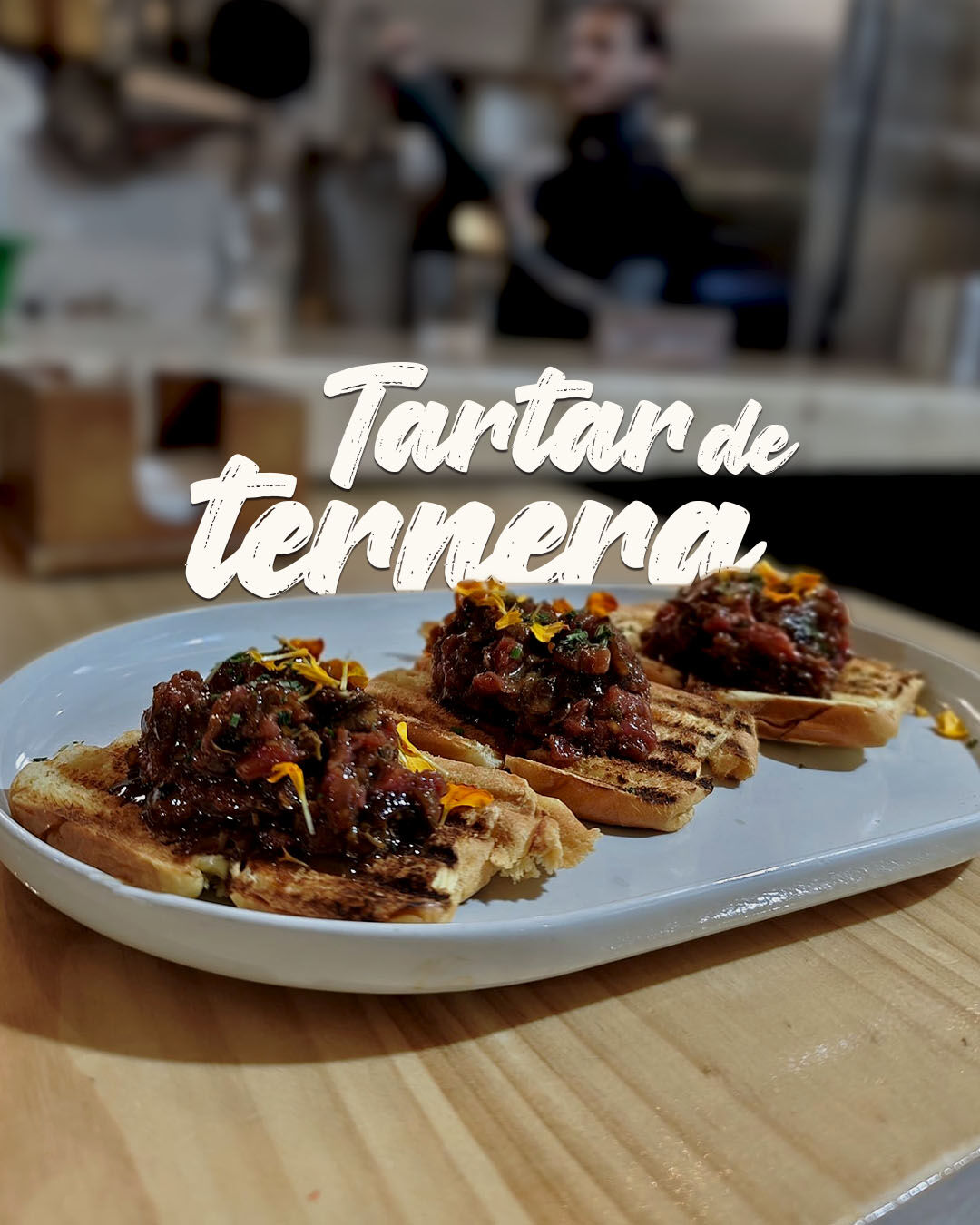 Tartar de ternera y salsa de miso en brioche