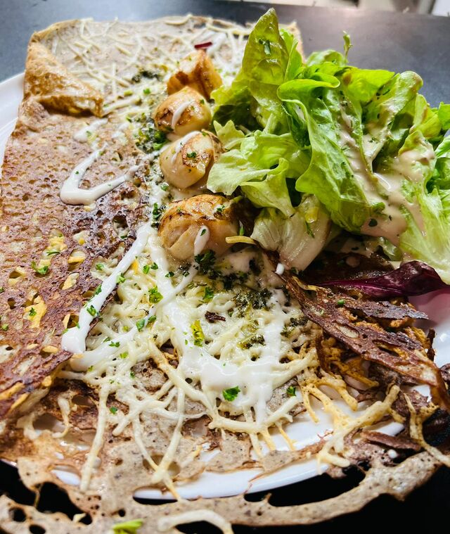 Galette Baden
Emmental, Beurre persillié, Noix de St jacques, Salade